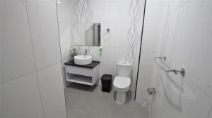 Imagen de la galería de Tom Guest House, en Legian