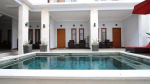 Gallery image of Tom Guest House in Legian