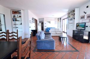 A seating area at Villa Manuela - ArgonautiVacanze Még 22 kép