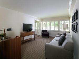 TV a/nebo společenská místnost v ubytování Topnotch Resort