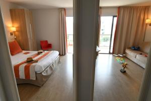 a hotel room with a bed and a living room at Appart-Hôtel Mer & Golf City Bordeaux - Bruges in Bruges