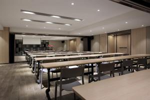 Restoran või mõni muu söögikoht majutusasutuses 汉永瑞酒店深圳宝安机场店