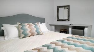 Uma cama ou camas num quarto em Hotel Mylos