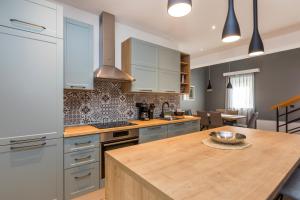 Kuchyňa alebo kuchynka v ubytovaní Apartment ACI Marina CRES