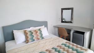 Uma cama ou camas num quarto em Hotel Mylos