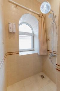 a bathroom with a shower and a window at Kremlyovskiy Park in Ryazan