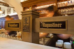 Certifikát, hodnocení, plakát nebo jiný dokument vystavený v ubytování Augustiner in Meran