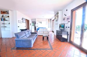 A seating area at Villa Manuela - ArgonautiVacanze