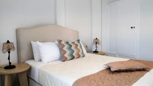 Uma cama ou camas num quarto em Hotel Mylos