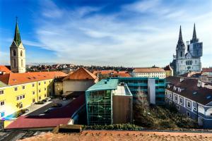 Nespecifikovaný výhled na destinaci Záhřeb nebo výhled na město při pohledu z apartmánu