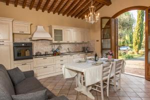 Η κουζίνα ή μικρή κουζίνα στο Agriturismo Il Pelago