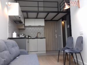 Kuchnia lub aneks kuchenny w obiekcie Apartment NEARTO Old Town Miodowa Parking