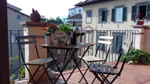 Rõdu või terrass majutusasutuses TERRAZZA COCCODE' spazioso con vista mozzafiato!