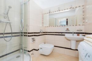 Kúpeľňa v ubytovaní Jantar Apartamenty- Zielone Tarasy