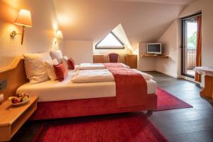 Ein Bett oder Betten in einem Zimmer der Unterkunft PANORAMA Hotel Heimbuchenthal