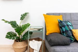 A seating area at Green Cactus cosy Loft, Wifi & Gym
