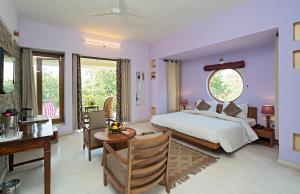 The Chitvan Resort客房内的一张或多张床位