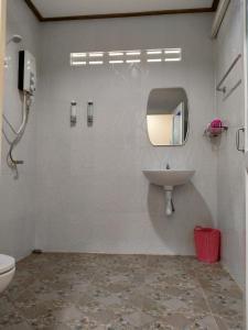 Koupelna v ubytování Baan Panseng Bungalow
