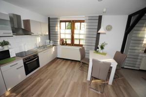 Kuchyň nebo kuchyňský kout v ubytování Ferienwohnung Schmidt, 95131