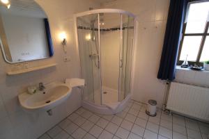 a bathroom with a shower and a sink at Ferienwohnung Schmidt, 95131 in Rhauderfehn