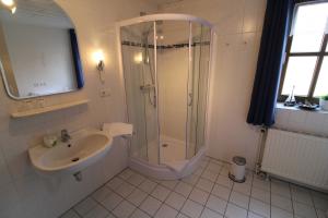 Koupelna v ubytování Ferienwohnung Schmidt, 95131 + 11 fotografií