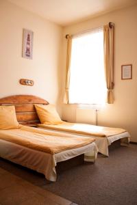 Ліжко або ліжка в номері Hotel Bida z Nędzą