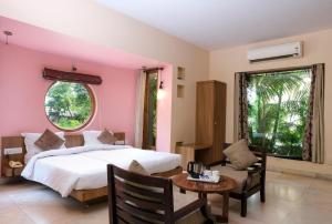 The Chitvan Resort客房内的一张或多张床位
