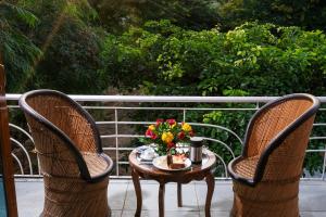 The Chitvan Resort的阳台或露台