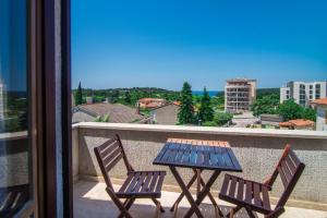 Balkón nebo terasa v ubytování Apartmani Ivan Pula
