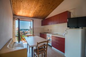 Kuchyň nebo kuchyňský kout v ubytování Apartmani Ivan Pula