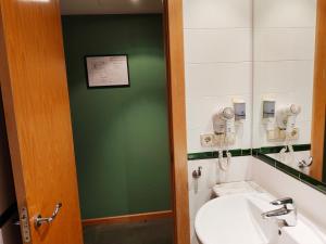 Łazienka w obiekcie Hotel Área de Calahorra