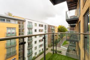 Balkonas arba terasa apgyvendinimo įstaigoje Amazing Modern 2 Bedroom Flat in Greenwich for 4 people