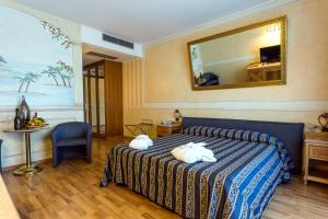 Postel nebo postele na pokoji v ubytování Hotel Porta Del Sole