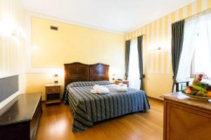 Postel nebo postele na pokoji v ubytování Hotel Porta Del Sole