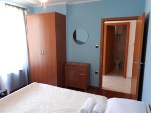 Ein Bett oder Betten in einem Zimmer der Unterkunft Apartment Nika, 4*, 2-bedroom, barbecue