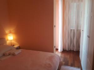 Ein Bett oder Betten in einem Zimmer der Unterkunft Apartment Nika, 4*, 2-bedroom, barbecue