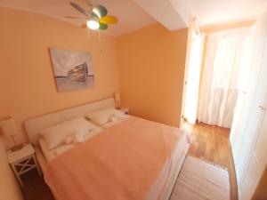 Ein Bett oder Betten in einem Zimmer der Unterkunft Apartment Nika, 4*, 2-bedroom, barbecue