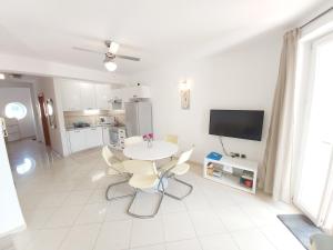 TV/Unterhaltungsangebot in der Unterkunft Apartment Nika, 4*, 2-bedroom, barbecue