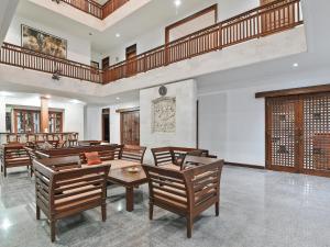 Ein Sitzbereich in der Unterkunft Starloka Saba Bali Hotel