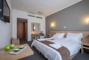 Postel nebo postele na pokoji v ubytování Nestos Hotel