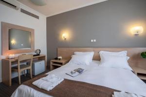Postel nebo postele na pokoji v ubytování Nestos Hotel