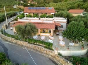 an aerial view of a house with a pool at Agriturismo Tempa del Niglio in Ascea
