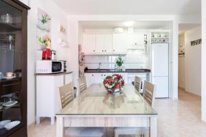 Kuchyňa alebo kuchynka v ubytovaní Vivienda vacacional La Laguna Luxe