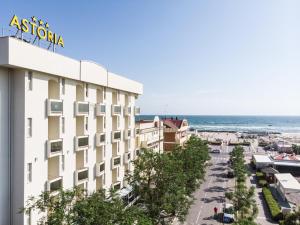 desde el balcón del hotel asbury en Hotel Astoria, en Misano Adriatico