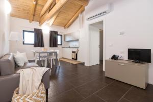 TV a/nebo společenská místnost v ubytování Hotel Cascina Fossata & Residence