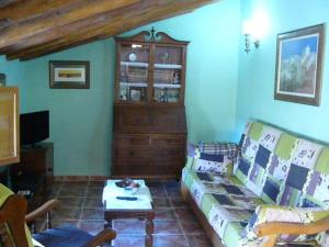 a living room with a couch and a table at Casa Rural Torre De Campos in Ainzón