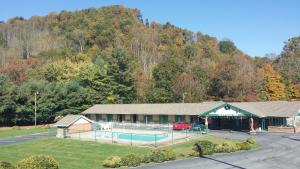 an aerial view of a house with a pool at Scottish Inn Maggie Valley in Maggie Valley