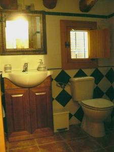 A bathroom at Casa Rural Torre De Campos