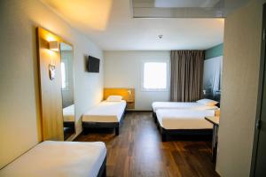 Postel nebo postele na pokoji v ubytování B&B HOTEL Valence TGV Romans