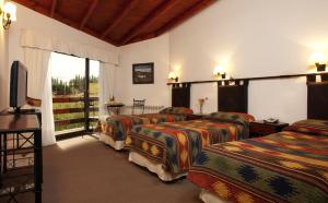 Cama ou camas em um quarto em Hotel Sierra Nevada